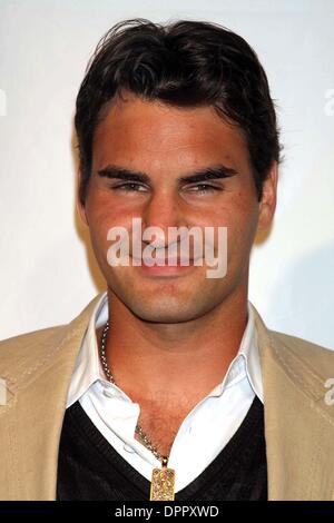 27. August 2006 - K49411ML. GLAM SLAM ' 06 STARTEN DIE US TENNIS OPEN, CROBAR, NEW YORK CITY 25.08.2006. MITCHELL LEVY-2006.ROGER FEDERER (Kredit-Bild: © Globe Photos/ZUMAPRESS.com) Stockfoto