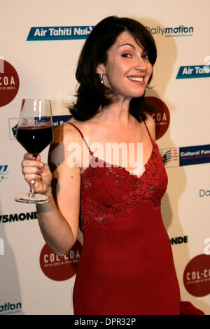 20. April 2009 statt - Los Angeles, Kalifornien, USA - französische Schauspielerin ZABOU BREITMAN mit einem Glas C™ Tes Du Rh™ Ne Wein an der 13. jährlichen Ampel, City Of Angels Film Festival bei der Directors Guild of America am 20. April 2009 in Los Angeles, Kalifornien. (Kredit-Bild: © Jonathan Alcorn/ZUMA Press) Stockfoto