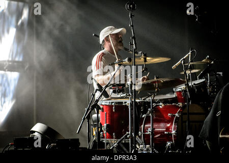 Toronto, Ontario, Kanada. 15. Januar 2014. Amerikanischen alternative Rock-Band "Pixies" eröffnet North American Tour at Massey Hall in Toronto. DAVID LOVERING - Trommeln. Bildnachweis: Igor Vidyashev/ZUMAPRESS.com/Alamy Live-Nachrichten Stockfoto