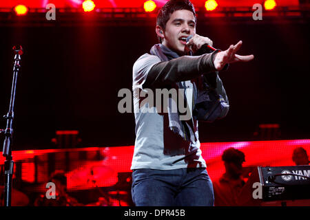 12. Dezember 2008 - durchführt New York, New York, USA - American Idol Sänger DAVID ARCHULETA, 2. Läufer oben auf die 7. Staffel von American Idol, während Z100 Jingle Ball 2008 im Madison Square Garden. (Kredit-Bild: © Aviv klein/ZUMA Press) Stockfoto