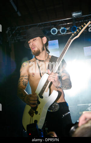 20. März 2009 - Partei Austin, Texas - Gitarristen DAVE NAVARRO von "Janes Addiction" erklingt in Playboys während SXSW 2009 - Tag 3. (Kredit-Bild: © Aviv klein/ZUMA Press) Stockfoto