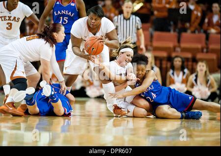 Austin, Texas, USA. 15. Januar 2014. 15. Januar 2014: Texas Longhorns Nekia Jones #21 in Aktion während der NCAA Frauen-Basketball-Spiel zwischen die Kansas Jayhawks Frank Erwin Center in Austin TX. © Csm/Alamy Live-Nachrichten Stockfoto