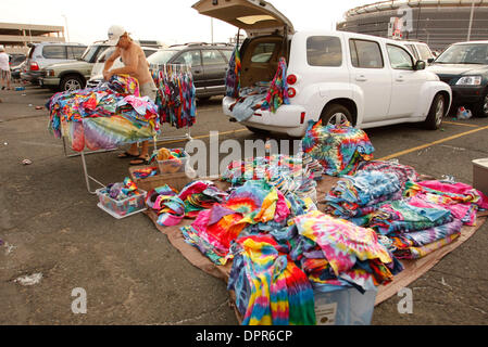 28. April 2009 - E. Rutherford, New Jersey, USA - Fans und Anbieter verkaufen Krawatte T-shirts gefärbt. "Die Toten" durchgeführt im Izod Center in E. Rutherford. (Kredit-Bild: © Aviv klein/ZUMA Press) Stockfoto