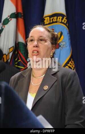 24. Februar 2009 - Manhattan, New York, USA - Ratsmitglied GALE BREWER mit anderen gewählten Beamten hält eine Pressekonferenz zur Unterstützung der vorgeschlagenen Bettwanzen Gesetzgebung.  (Kredit-Bild: © Bryan Smith/ZUMA Press) Einschränkungen: * New York City Zeitungen Rechte heraus * Stockfoto