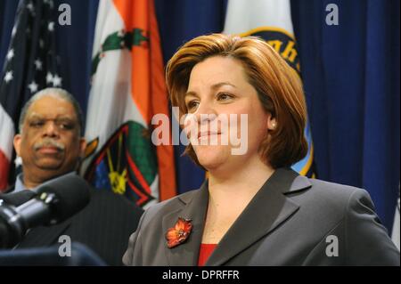 24. Februar 2009 spricht - Manhattan, New York, USA - Rat Lautsprecher CHRISTINE QUINN als Ratsmitglied Gale Brewer mit anderen Volksvertreter hält eine Pressekonferenz zur Unterstützung der vorgeschlagenen Bettwanzen Gesetzgebung.  (Kredit-Bild: © Bryan Smith/ZUMA Press) Einschränkungen: * New York City Zeitungen Rechte heraus * Stockfoto