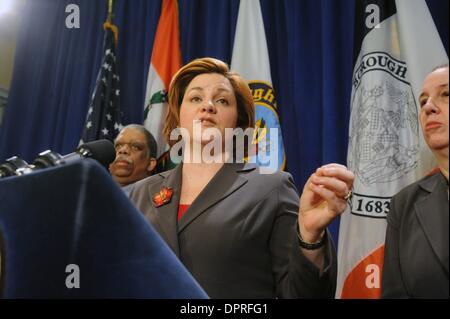 24. Februar 2009 spricht - Manhattan, New York, USA - Rat Lautsprecher CHRISTINE QUINN als Ratsmitglied Gale Brewer mit anderen Volksvertreter hält eine Pressekonferenz zur Unterstützung der vorgeschlagenen Bettwanzen Gesetzgebung.  (Kredit-Bild: © Bryan Smith/ZUMA Press) Einschränkungen: * New York City Zeitungen Rechte heraus * Stockfoto