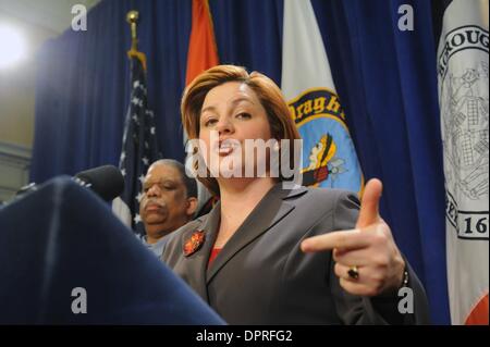 24. Februar 2009 spricht - Manhattan, New York, USA - Rat Lautsprecher CHRISTINE QUINN als Ratsmitglied Gale Brewer mit anderen Volksvertreter hält eine Pressekonferenz zur Unterstützung der vorgeschlagenen Bettwanzen Gesetzgebung.  (Kredit-Bild: © Bryan Smith/ZUMA Press) Einschränkungen: * New York City Zeitungen Rechte heraus * Stockfoto