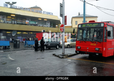 Bratislava Hauptbahnhof (Hlavna Stanica). Hlavna Stanica ist der Hauptbahnhof von Bratislava. Stockfoto