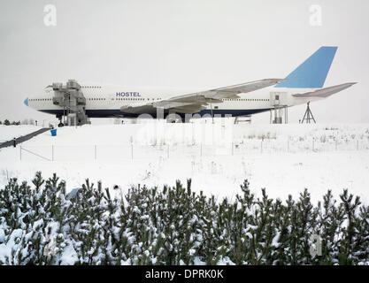 13. März 2009 - Stockholm, Schweden - die Welt ist erste "Jumbo Hostel' am Flughafen Stockholm Arlanda. Das Flugzeug, eine stillgelegte Modell Jumbo-Jet 747-200 im Jahr 1976 erbaut wurde zuletzt von Transjet, eine schwedische Fluggesellschaft betrieben, die im Jahr 2002 in Konkurs ging. Es wurde ursprünglich für Singapore Airlines und später serviert mit legendären Pan Am und vom Hotelier Oscar Dios erworben wurde. Die "Host Stockfoto