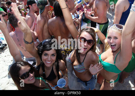 17. März 2009 party - Panama City Beach, Florida, USA - College-Studenten während der Spring Break 2009. (Kredit-Bild: © Shane Babin/ZUMA Press) Stockfoto