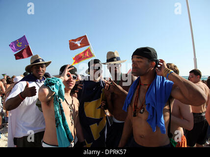 17. März 2009 beitreten - Panama City Beach, Florida, USA - Navy Fußballspielern College-Studenten aus ganz über dem Land während der Spring Break 2009 feiern. (Kredit-Bild: © Shane Babin/ZUMA Press) Stockfoto