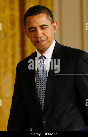 1. Mai 2009 - Washington, District Of Columbia, USA - Präsident BARACK OBAMA besucht die Einbürgerung Zeremonie für Service-Mitglieder aktiven Dienst. Die Zeremonie erkennt den Beitrag der Einwanderer Mitglieder der US-Streitkräfte.  (Kredit-Bild: © James Berglie/ZUMA Press) Stockfoto