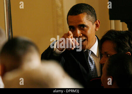 1. Mai 2009 - Washington, District Of Columbia, USA - Präsident BARACK OBAMA besucht die Einbürgerung Zeremonie für Service-Mitglieder aktiven Dienst. Die Zeremonie erkennt den Beitrag der Einwanderer Mitglieder der US-Streitkräfte.  (Kredit-Bild: © James Berglie/ZUMA Press) Stockfoto