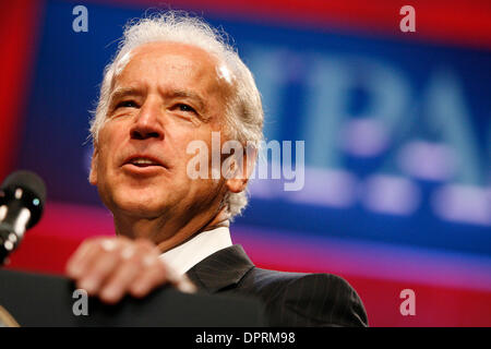 5. Mai 2009 - Washington, District Of Columbia, USA - Vize-Präsident JOE BIDEN liefert Hinweise auf den Abschluss des American Israel Public Affairs Committee (AIPAC) treffen.   (Kredit-Bild: © James Berglie/ZUMA Press) Stockfoto