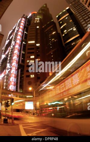 30. Dezember 2008 Leuchten in der Stadt von Hong Kong - Hong Kong, China - Hochhäuser in der Nacht. (Kredit-Bild: © Rafael Ben-Ari/Chamäleons Auge/ZUMA Press) Einschränkungen: Unbekanntes Datum! Stockfoto