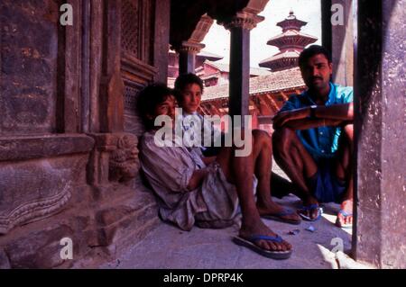 30. Dezember 2008 - Nepal, ist Nepal - Nepal ein Binnenstaat in Südasien mit das Himalaya-Gebirge, quer durch den nördlichen und westlichen Teilen und acht der zehn höchsten Berge der Welt, einschließlich der höchsten Mount Everest, die innerhalb ihrer Grenzen liegen. Hinduismus wird von einer großen Mehrheit der Bevölkerung praktiziert, aber das Land hat auch eine starke buddhistische Tradition. BILDERN Stockfoto