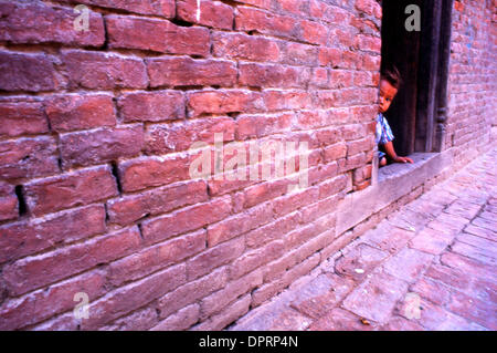 30. Dezember 2008 - Nepal, ist Nepal - Nepal ein Binnenstaat in Südasien mit das Himalaya-Gebirge, quer durch den nördlichen und westlichen Teilen und acht der zehn höchsten Berge der Welt, einschließlich der höchsten Mount Everest, die innerhalb ihrer Grenzen liegen. Hinduismus wird von einer großen Mehrheit der Bevölkerung praktiziert, aber das Land hat auch eine starke buddhistische Tradition. BILDERN Stockfoto