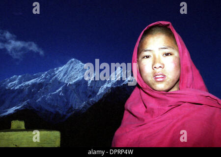 30. Dezember 2008 - Nepal, ist Nepal - Nepal ein Binnenstaat in Südasien mit das Himalaya-Gebirge, quer durch den nördlichen und westlichen Teilen und acht der zehn höchsten Berge der Welt, einschließlich der höchsten Mount Everest, die innerhalb ihrer Grenzen liegen. Hinduismus wird von einer großen Mehrheit der Bevölkerung praktiziert, aber das Land hat auch eine starke buddhistische Tradition. BILDERN Stockfoto