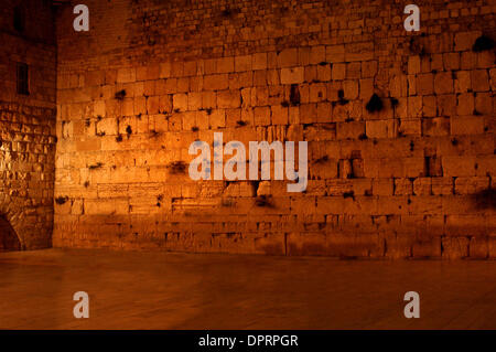 31. Dezember 2008 - Jerusalem, Israel - der Kotel leer in der Nacht in Jerusalem. (Kredit-Bild: © Rafael Ben-Ari/Chamäleons Auge/ZUMA Press) Stockfoto