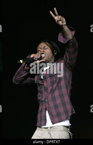 23. Dezember 2008 - Los Angeles, Kalifornien, USA - Rapper LIL WAYNE führt bei "I Am Music" World Tour im Gibson Amphitheater Universal Citywalk. (Kredit-Bild: © Ringo Chiu/Zuma Press) Stockfoto