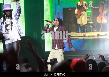 23. Dezember 2008 - Los Angeles, Kalifornien, USA - Rapper LIL WAYNE führt bei "I Am Music" World Tour im Gibson Amphitheater Universal Citywalk. (Kredit-Bild: © Ringo Chiu/Zuma Press) Stockfoto