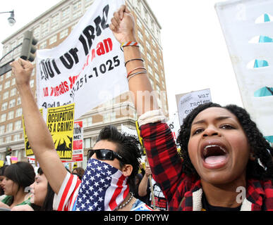 21. März 2009 März - Hollywood, Kalifornien, USA - Anti-Kriegs-AktivistInnen in Hollywood, um dort den 6. Jahrestag der Krieg der USA im Irak, 21. März 2009 zu protestieren. (Kredit-Bild: © Ringo Chiu/ZUMA Press) Stockfoto