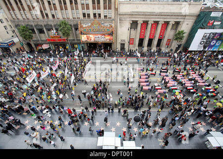 21. März 2009 März - Hollywood, Kalifornien, USA - Anti-Kriegs-AktivistInnen in Hollywood, um dort den 6. Jahrestag der Krieg der USA im Irak, 21. März 2009 zu protestieren. (Kredit-Bild: © Ringo Chiu/ZUMA Press) Stockfoto