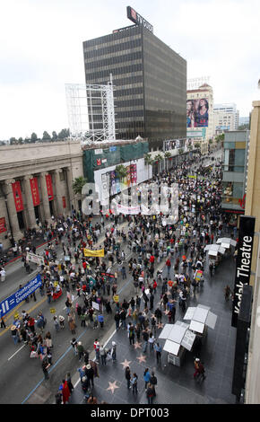 21. März 2009 März - Hollywood, Kalifornien, USA - Anti-Kriegs-AktivistInnen in Hollywood, um dort den 6. Jahrestag der Krieg der USA im Irak, 21. März 2009 zu protestieren.  (Kredit-Bild: © Ringo Chiu/ZUMA Press) Stockfoto