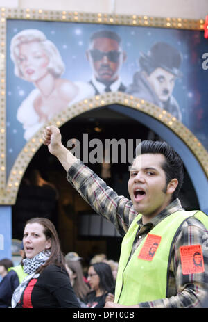 21. März 2009 März - Hollywood, Kalifornien, USA - Anti-Kriegs-AktivistInnen in Hollywood, um dort den 6. Jahrestag der Krieg der USA im Irak, 21. März 2009 zu protestieren. (Kredit-Bild: © Ringo Chiu/ZUMA Press) Stockfoto