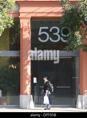 1. April 2009 - San Francisco, Kalifornien, USA - weltweit HQ der Twitter, Inc. 539 Bryant Street, San Francisco, Kalifornien. Bild zeigt die nicht näher bezeichneten Twitter-Hauptquartier in einem heruntergekommenen Teil der Gedenkveranstaltungen, die Teil des Viertels South of Market oder SoMa.  Seit März 2006 ist Twitter populär geworden wie ein Echtzeit-short messaging service, wor Stockfoto