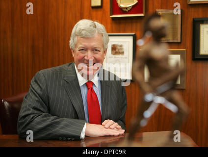 15. April 2009 - Los Angeles, Kalifornien, USA - JAMES G. ELLIS ist Dean Marshall School of Business der University of Southern California in Los Angeles, Kalifornien. Ellis ist ein Experte für globalen Handel, ein erfolgreicher Geschäftsmann und prominente bürgerlichen Führer in der Gegend von Los Angeles. (Kredit-Bild: © Ringo Chiu/ZUMA Press) Stockfoto