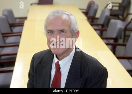 15. April 2009 - Los Angeles, Kalifornien, USA - CHARLES FENTON, CEO der SoCal Business Bank. (Kredit-Bild: © Ringo Chiu/ZUMA Press) Stockfoto