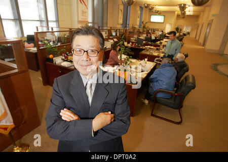 15. April 2009 - Los Angeles, Kalifornien, USA - WILLIAM IM, CEO der erste Standard Bank in Los Angeles. (Kredit-Bild: © Ringo Chiu/ZUMA Press) Stockfoto