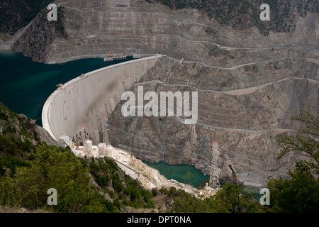 Dämme im Bau in der Coruh Flusstal (Coruh Nehri), derzeit stark gestaut. Nordost-Türkei, Stockfoto