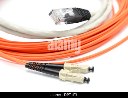 Optische und Daten UTP Kabel auf dem weißen Hintergrund. Stockfoto