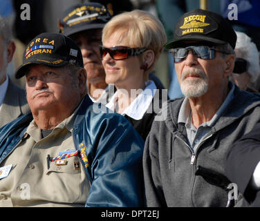 Veteranen, Service-Organisationen und Gemeindeleiter fordern die Veterans Administration, eine erweiterte medizinische Einrichtung und Krankenhaus in Französisch Camp, Kalifornien, auf Freitag, 30. Januar 2009 zu bauen. Unter den Zuschauern ist Jerry Pace von Stockton, links, ein Invalide Korea-Krieg, der als Kriegsgefangener war. Er reist derzeit in Livermore für seine Behandlung.  Rep Jerry McNerney (D-Plädoyers Stockfoto