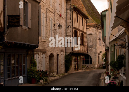 Mittelalterlichen Teil-Fachwerkhäuser im alten Dorf von Issigeac, Dordogne, Frankreich. Stockfoto