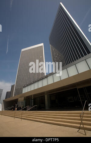 19. März 2009 soll - Los Angeles, Kalifornien, USA - das Innere der Annenberg-Raum für Fotografie Kameraelemente, darunter eine Decke Skulptur ähnlich einer Kamera-Auslöser und Wände fließen wie Film durch eine Kamera zur Rechnung tragen. Der Annenberg-Raum für Fotografie, erstellt von der Annenberg-Stiftung im Jahr 2000 Avenue of Stars in Los Angeles öffnet sich auf der Stockfoto