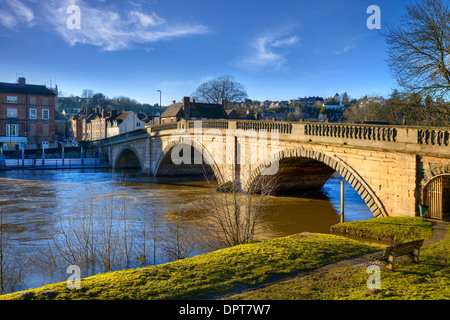 Die alte Brücke über den Fluss Severn bei Bewdley, Worcestershire, England. Stockfoto