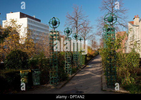 Auf der Promenade Plantée oder der Coulée Verte, ein linearer Park entlang einer alten Eisenbahnlinie in Bastille, Paris, Frankreich. Stockfoto