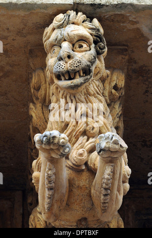 Geschnitzte barocke Balkon unterstützt der Palazzo Nicolaci in Noto, die barockstadt als Weltkulturerbe der Unesco Stockfoto