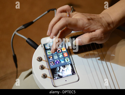 Rick Hanes Gitarren von Sidoarjo, Indonesien wurden als Gitarre des Jahres 2012 benannt Stockfoto