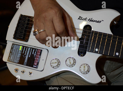 Rick Hanes Gitarren von Sidoarjo, Indonesien wurden als Gitarre des Jahres 2012 benannt Stockfoto