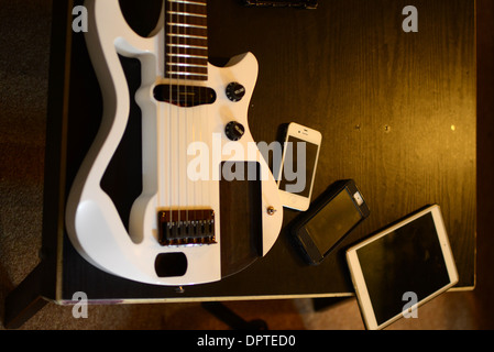 Rick Hanes Gitarren von Sidoarjo, Indonesien wurden als Gitarre des Jahres 2012 benannt Stockfoto