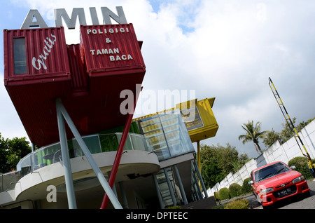 Das äußere des eine einzigartige Bibliotheksgebäude "AMIN", das aus sieben Containern aufgebaut ist Stockfoto