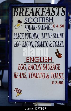 Englische und schottische Frühstück Zeichen. Albufeira, Algarve. Portugal Stockfoto