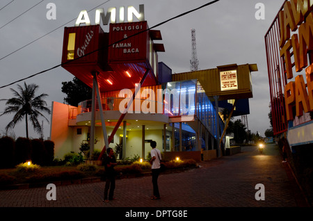 Das äußere des eine einzigartige Bibliotheksgebäude "AMIN", das aus sieben Containern aufgebaut ist Stockfoto