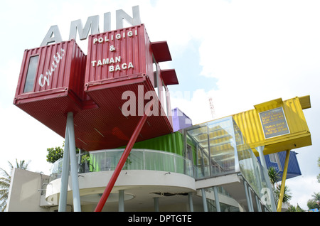 Das äußere des eine einzigartige Bibliotheksgebäude "AMIN", das aus sieben Containern aufgebaut ist Stockfoto