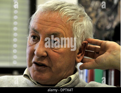 13. Januar 2009 spricht - Genf, Schweiz - LYN EVANS, Projektleiter für den Large Hadron Collider am Cern, und ein gefeierter Beitrag mit dem Collider Bauweise, in einem Interview. Den letzten Schaden, Magnete, verursacht durch eine elektrische Störung, beim ersten Einschalten des Large Hadron Collider bedeutet bis zu fünfzig 14 m langen Magnete müssen überarbeitet werden, nach der von th aufgewachsen Stockfoto