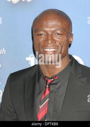 12. Februar 2009 statt im Shrine Auditorium, Los Angeles - Los Angeles, Kalifornien, USA - Musiker Dichtung in der Ankunftshalle auf der 40. NAACP Image Awards. (Kredit-Bild: © Paul Fenton/ZUMA Press) Stockfoto
